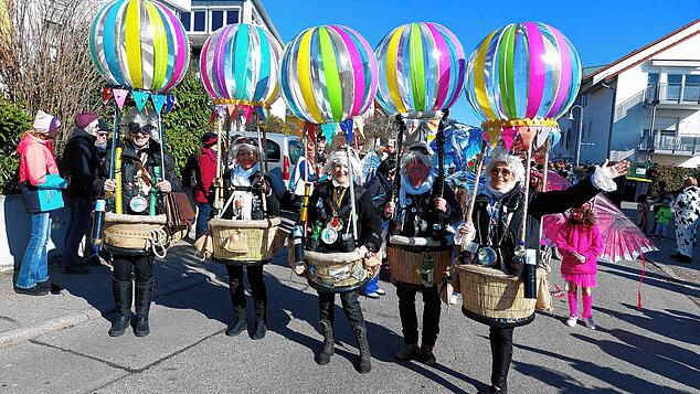 Fabelhafte Ballonfahrt! Dieses originelle Gruppen-Häs landete am Allensbacher Fasnetsmäntig auf Platz vier.