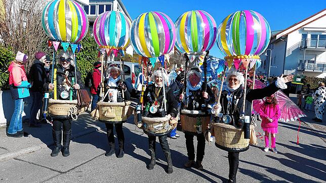 Fabelhafte Ballonfahrt! Dieses originelle Gruppen-Häs landete am Allensbacher Fasnetsmäntig auf Platz vier.