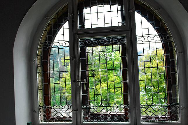 Eines der sorgsam renovierten, historischen Fenster von Gut Berneck.
