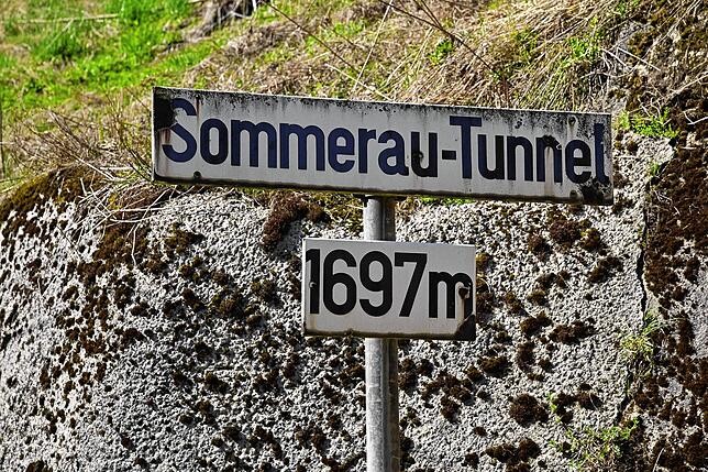 Bild 2: Schwarzwaldbahn: 250 Einsatzkräfte proben Ernstfall im Sommerauer Tunnel