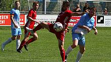 Zurück in der Bezirksliga: Francesco D&lsquo;Acunto (Mitte, im Pokalspiel bei der SG Lottstetten/Altenburg) meldet sich beim SV ...