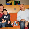 Maximilian fehlt und ist doch immer bei ihnen: Irina, Philip und Viktor Krieger (v.l.n.r.) schöpfen in Tannheim neue Kraft, um mit ihrer ...