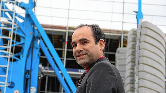 Ozan Topcuogullari vor einem wichtigen Projekt: Dem Anbau der Realschule von Erzingen.