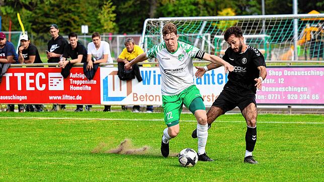 Sowohl die DJK Donaueschingen um Aaron Mößner (links) als auch der SC Konstanz-Wollmatingen (Mert Tuncer) haben sich nach ihrem Aufstieg ...