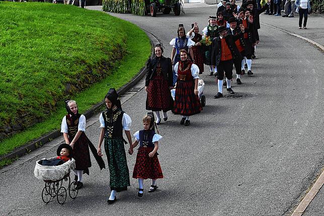 Bild 12: 50-jähriges Jubiläum: Erntedankumzug in Berau