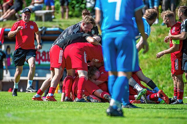 Bild 16: FC Dachsberg siegt 2:0 beim SV Berau und steigt auf &ndash; wir haben Bilder!