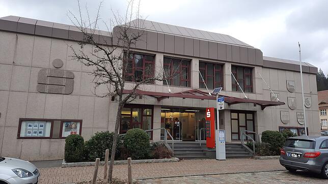Hier, in der Sparkasse-Filiale in Furtwangen, die zur Sparkasse Schwarzwald-Baar gehört, haben die Betrügereien nach Feststellung des ...