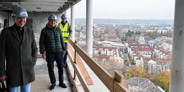 Sie sind stolz auf das Projekt: Projektentwickler Rainer Beitlich (links) und Projektsteuerer David Schreiber (rechts) von bpd ...