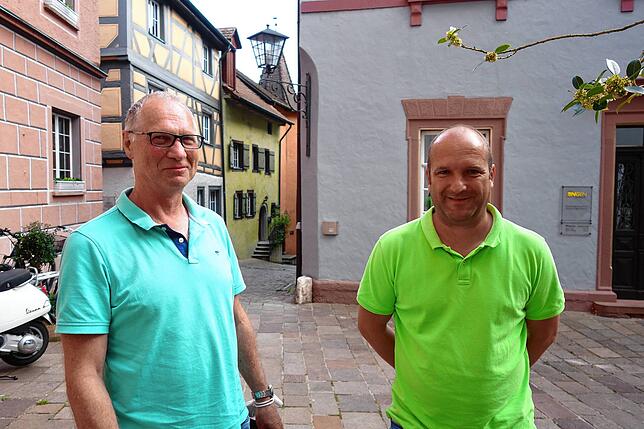 Waren nach einer Gemeinderatssitzung im Mai guter Laune: Werner Zepf (links), Finanzchef beim Hegauer FV und der zweite Vorsitzende ...