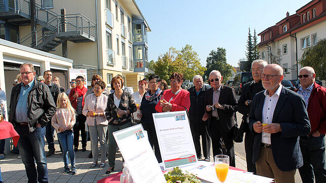 Groß ist das Interesse am Tag der offenen Tür zum 40. Geburtstag der Blumberger Kirchlichen Sozialstation. Bilder: Reiner Baltzer