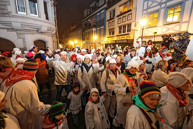 Bild 23: Fasnacht 2023 - Fotos vom Hemdglonkerumzug in Radolfzell