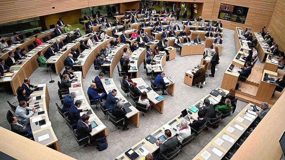Eine Landtagssitzung Anfang Mai. Aber was verdienen unsere Abgeordneten?