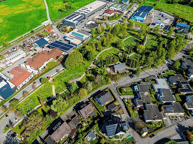 Ein Blick auf den Brigachtaler Friedhof am Ortseingang von Kirchdorf.