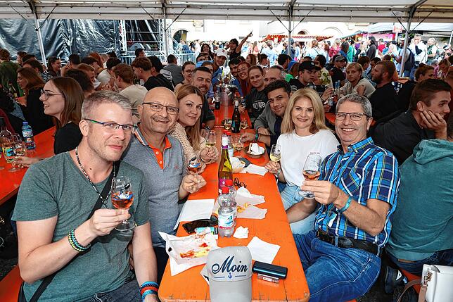 Bild 18: Mit Musik und Gaumenfreuden lockt das Konstanzer Weinfest 2025 seine Gäste