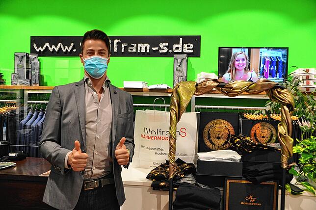 Bei Nico Schneider vom Herrenmodeausstatter Wolfram S im Proma sind die Geschäfte wieder gut angelaufen.