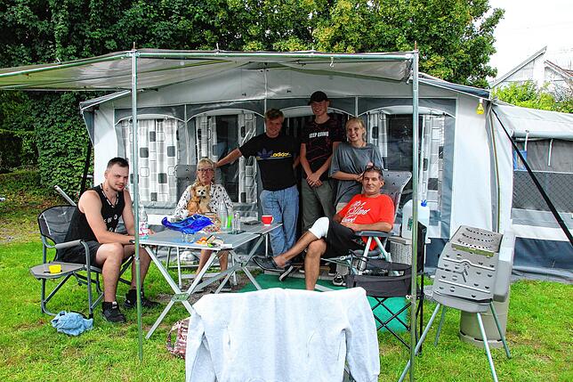 Familie Schnurr-Matt aus Waldshut-Tiengen mit Kindern und Freunden auf dem Campingplatz Allensbach. Die Eltern verbringen zwischen März ...