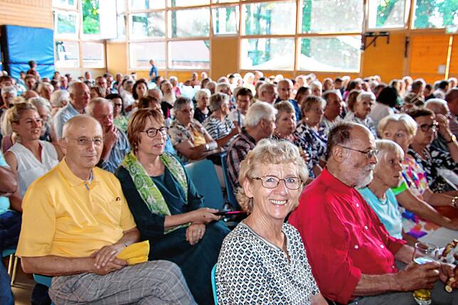 Das Publikum in der Bundschuhhalle war vom Theater Lindenhof absolut begeistert und verabschiedete die Akteure mit Standing Ovations.