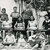Diese Aufnahme der Zitherschülerinnen entstand wenige Monate, bevor Anton Büche infolge seiner Kriegsverletzung und der Schikanen der ...