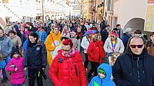 Bild : Der große Fasnetsumzug in Tiengen im strahlenden Sonnenschein - hier die schönsten Einblicke