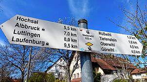 Gute Orientierungshilfe: Schilder wie dieses werden vom Schwarzwaldverein Görwihl angebracht. Zudem betreuen die Mitglieder die ...