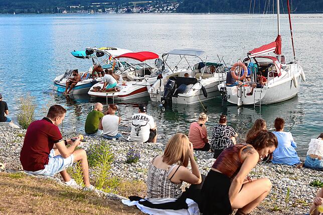Bild 22: 1000 Besucher feiern eine Beachparty im Uferpark