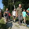 Moorführer und Naturexperte Hermann Bumüller (Mitte) steckte mit seiner Begeisterung nicht nur Margret und Alfred Greinacher (links und ...