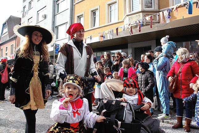 Bild 7: Fasnets-Umzug der Poppelezunft in Singen &ndash; Teil 2