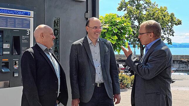 Kostet das Parken in Friedrichshafen zu viel? Darüber sprechen (von links) Martin Ruf (Stadtforum) und Thomas Goldschmidt ...