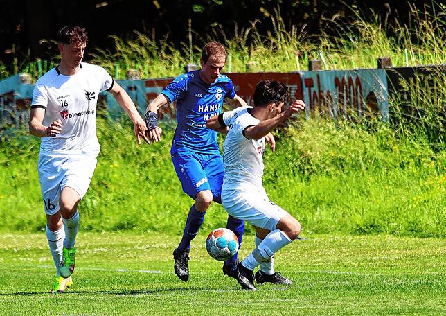 Bild 16: Enttäuschte Radolfzeller, jubelnde Villinger: Die besten Bilder vom Showdown in der Verbandsliga