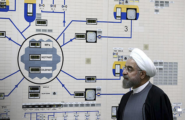 Hassan Ruhani, Präsident des Iran, besucht das Kernkraftwerkes Buschehr. Der Iran hat das Abkommen nun vollständig aufgekündigt.
