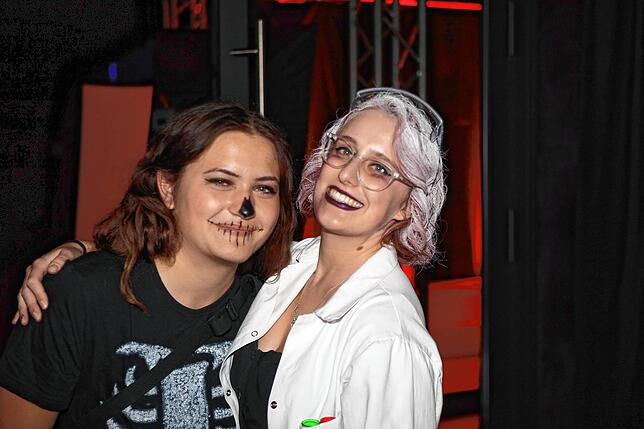 Bild 7: Schaurig-schöne Partystimmung mit Kürbis und Zombies