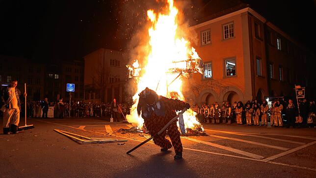 Am Rosenmontag und Fasnachtsdienstag haben die Konstanzer Hästräger nochmals die fünfte Jahreszeit gefeiert. Dann ging die Fasnacht in ...