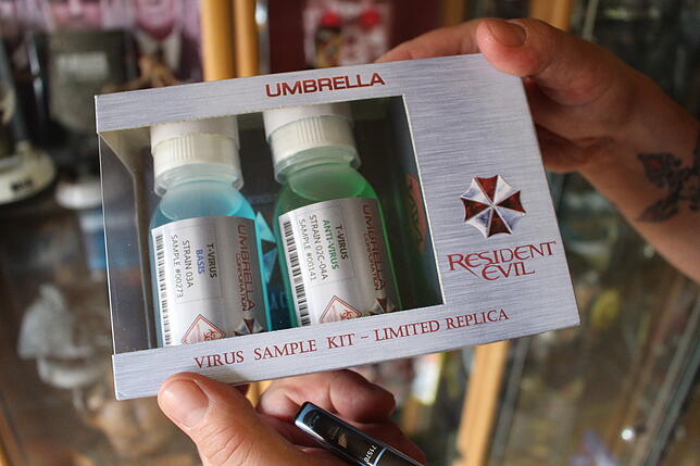 Was aussieht, wie professionelles Merchandise zur Horrorspiele und -filmreihe "Resident Evil", wurde von einem Fan an Oliver Müller ...