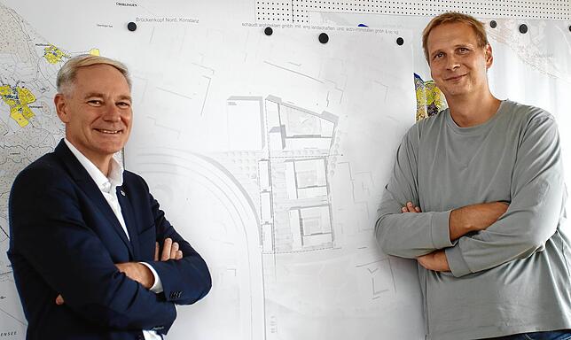 Baubürgermeister Karl Langensteiner-Schönborn (links) und Jan Bode vom Amt für Stadtplanung und Umwelt sehen in der Verzögerung auch ...