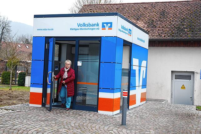 Die Volksbank stellt für Kunden nur noch Automaten zur Verfügung. Persönliche Kundenberatungen sind nur noch in Erzingen oder ...