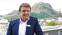 Elf Monate wird er den Hohentwiel noch von seinem Büro aus bewundern können. Alexander Endlich verlässt die Sparkasse Hegau-Bodensee im ...