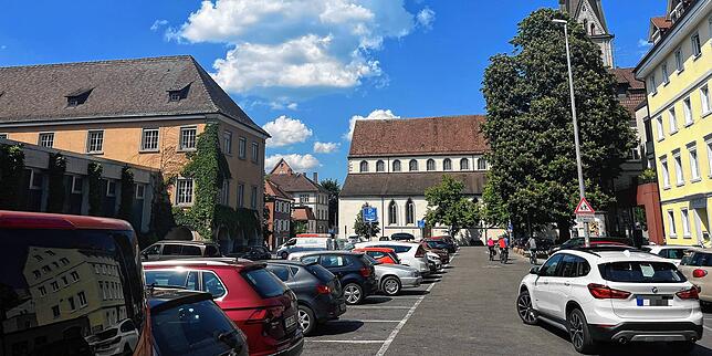 Auf dem Sankt-Stephans-Platz mitten in der Altstadt können Autofahrer für maximal zwei Stunden parken. Dienstags und freitags von 6 bis ...