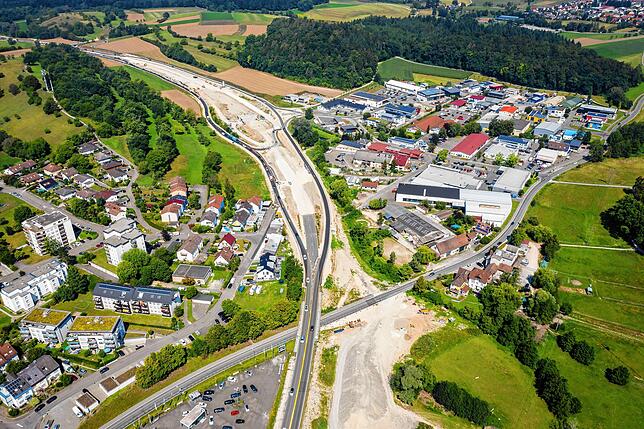 Blick auf den Anschluss Allensbach Mitte: Der Ausbau der B33 frisst viel Fläche.