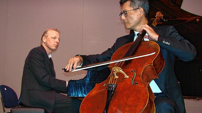 Adrian Oetiker, Klavier, und Wen-Sinn Yang, Violoncello, bescheren als hochkarätige Interpreten von Beethovens Cellosonaten dem Publikum ...
