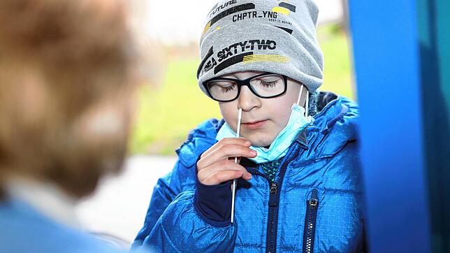 Corona-Schnelltest vor dem Fußball-Training: Die Testpflicht für Kinder über sechs Jahren &ndash; hier ein Symbolbild &ndash; vor dem ...