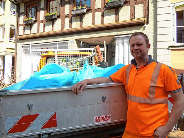 Thomas Keller, Mitarbeiter beim städtischen Bauhof, ist begeistert von den vielen Helfern. In den letzten zwei Jahren habe sich viel ...