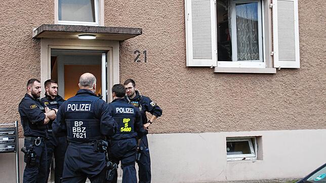 14. September 2022: Bundespolizei und Zoll sind mit 70 Beamten vor Ort und durchsuchen eine Wohnung in Bad Säckingen.