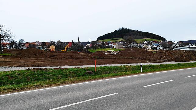 In Fürstenberg hat die Erschließung des Neubaugebiets Hondinger Straße begonnen. Die Neubürger können von dem neuen Funkmasten ...