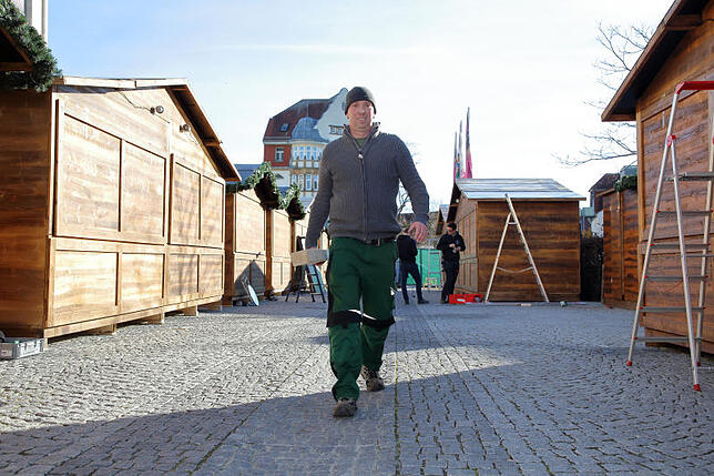 Frank Schuhwerk ist einer der beiden Geschäftsführer der Konstanzer Event Promotion GmbH, die den Singener Hüttenzauber aufbaut. Die ...