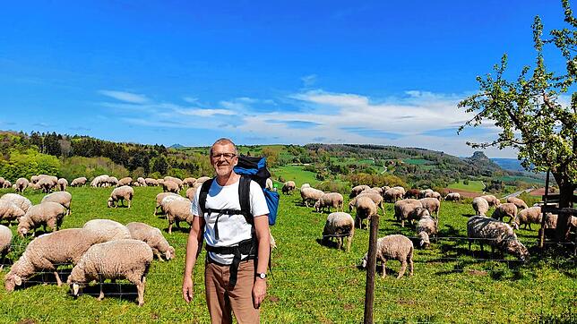 Pfarrer Dietmar Heydenreich ist über 250 Kilometer durch den Landkreis gepilgert. Bei einer Vorbereitungstour hat er sich an der ...
