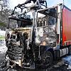 Vom Führerhaus ist nicht mehr viel übrig: Am Donnerstag hat ein Lastwagen bei Hilzingen gebrannt.