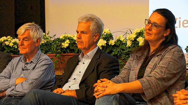 Bernd Rüffer (Verein Klimakompetent Mobil), Ralf Bendl (Verkehrsverbund Hegau-Bodensee) und Stefanie Matzner (Amt für Nahverkehr und ...