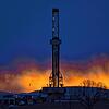 Ein Förderturm für Fracking-Gas steht im US-Bundesstaat Pennsylvania. In Deutschland sind solche Bohrungen in der Diskussion.