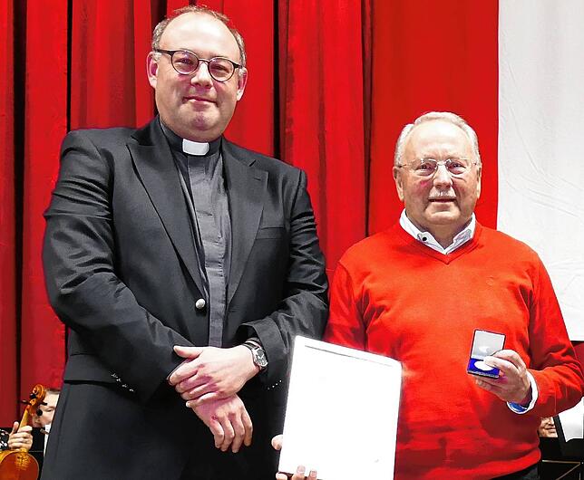 Pfarrer Markus Manter machte deutlich, wie sehr sich Fritz Reiser um den Förderverein Nächstenhilfe und das ...