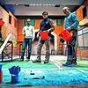 Bühnenbau für den Kolpingball im Martinssaal des Meßkircher Herz-Jesu-Heims: Entsprechend dem Motto &bdquo;Bella Italia&ldquo; gestalten ...